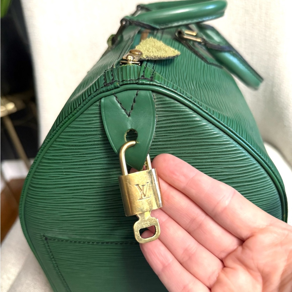 Authentic Louis Vuitton Speedy 35 satchel bag Epi Green Leather M42994 - Picture 9 of 16